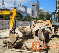 男生舔女生逼高温下的坚守｜道路建设者用汗水铺就畅通路